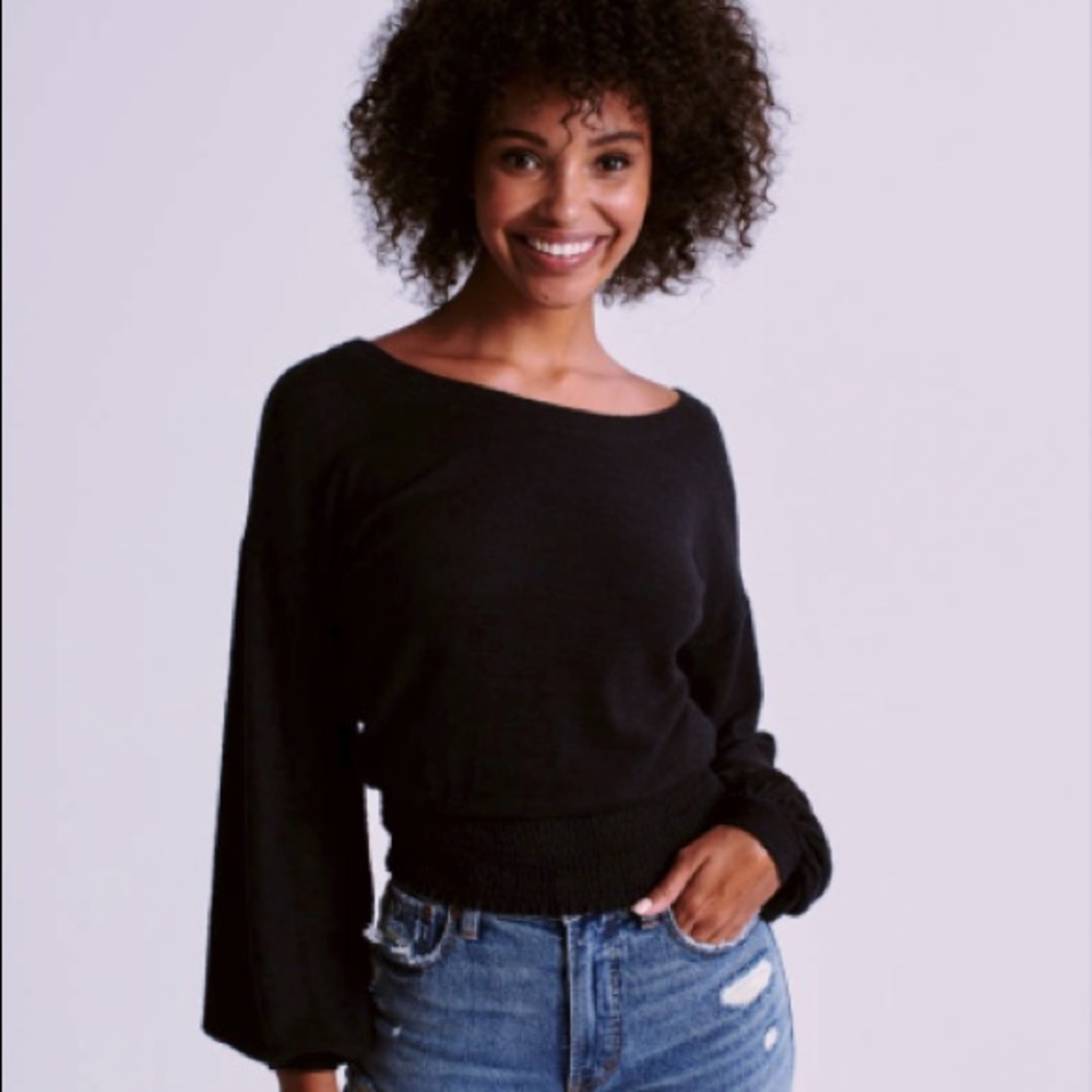 Abercrombie & Fitch NWOT
Long-Sleeve Smocked Top